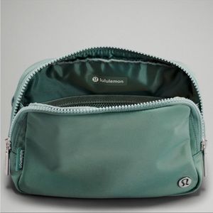 Lululemon Everywhere belt bag Large